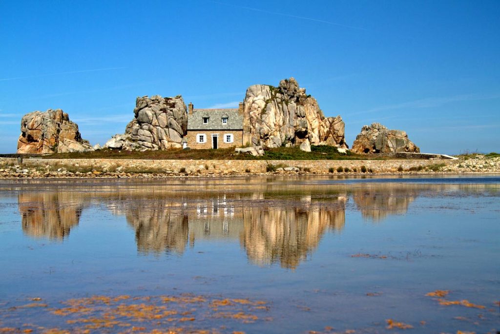 Un beau paysage maritime typique de  la Bretagne